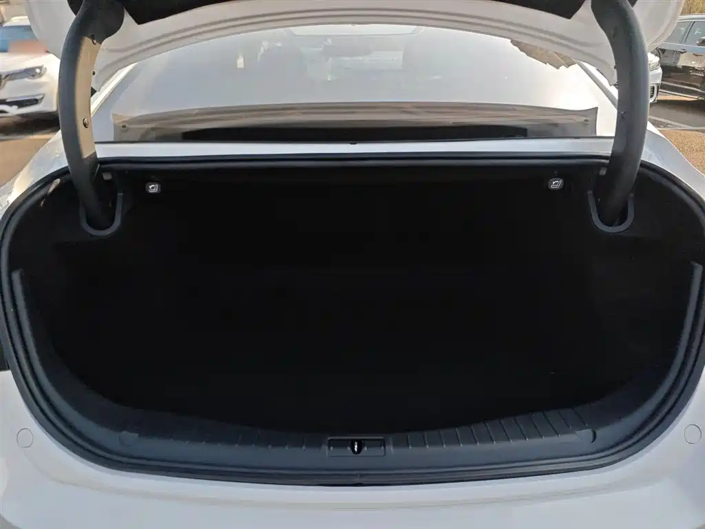 Hongqi Hongqi H5 — фото 19