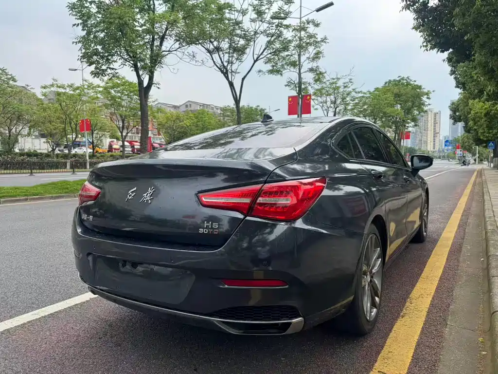 Hongqi Hongqi H5 — фото 4