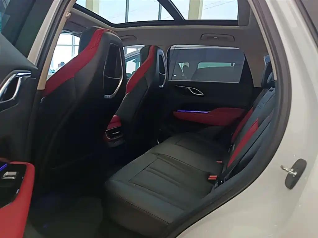 Hongqi Hongqi HS3 — фото 17
