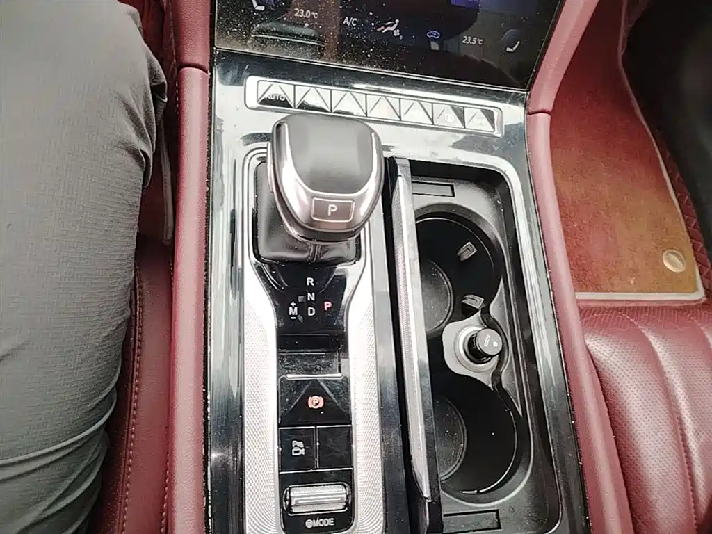Hongqi Hongqi H5 — фото 14