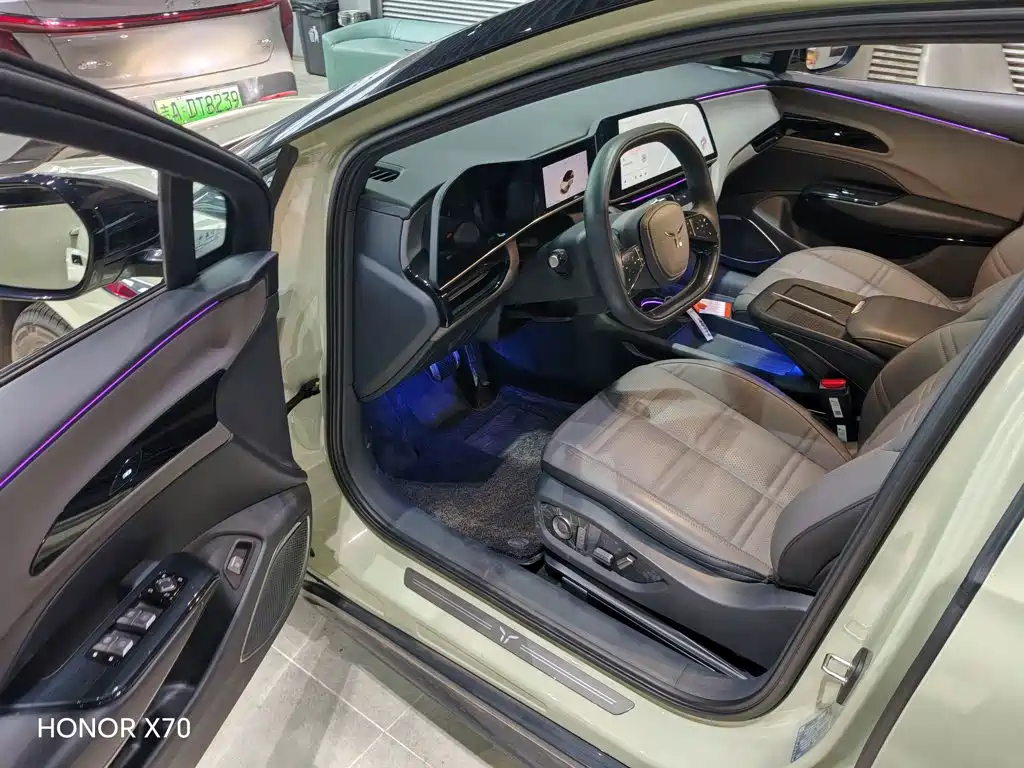 Hongqi Hongqi EH7 — фото 15