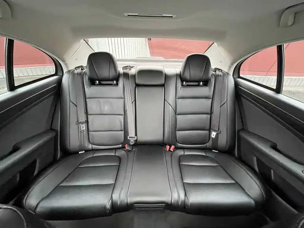 Hongqi Hongqi H7 — фото 17