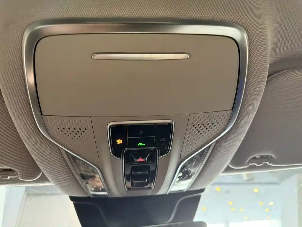 Hongqi Hongqi HS3 — фото 28
