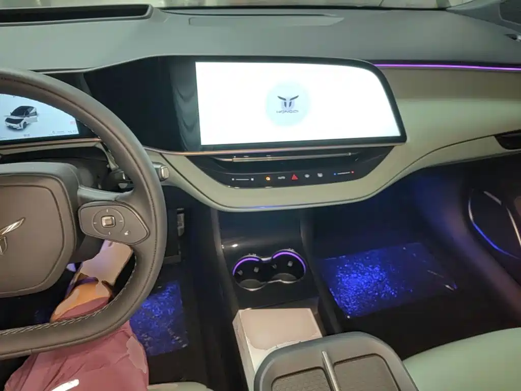 Hongqi Hongqi EH7 — фото 10
