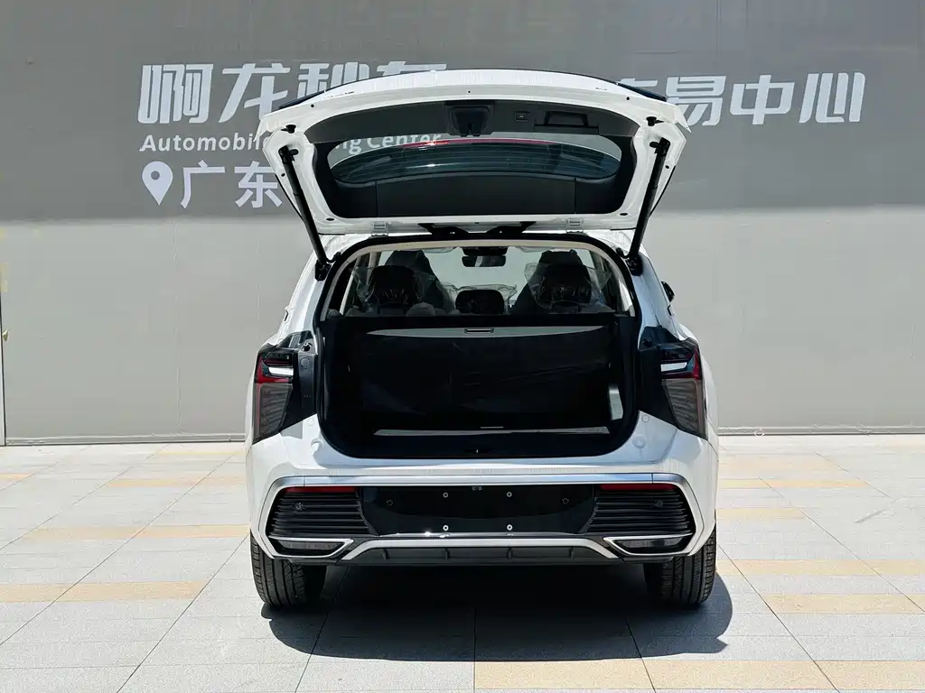 Hongqi Hongqi HS3 — фото 17