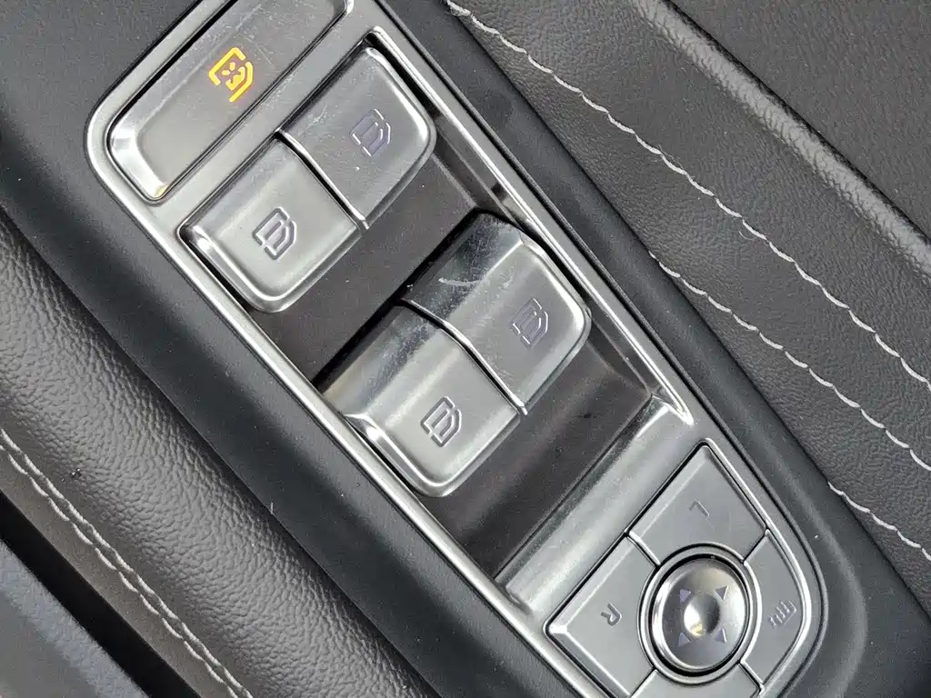 Hongqi Hongqi H5 — фото 10