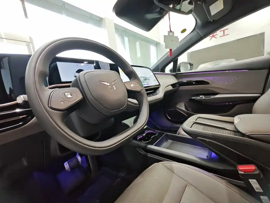 Hongqi Hongqi EH7 — фото 8