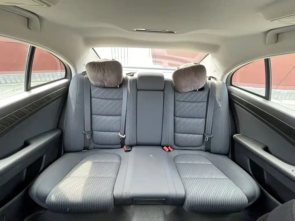 Hongqi Hongqi H7 — фото 18