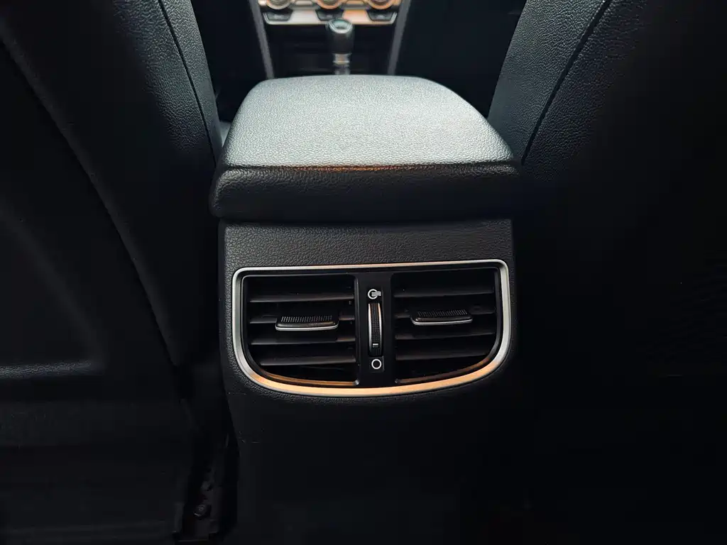 Hyundai Elantra — фото 15
