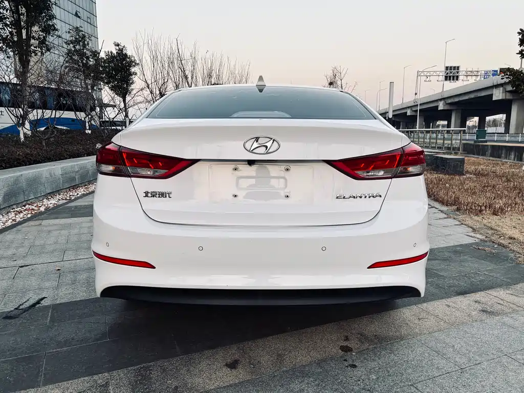 Hyundai Elantra — фото 9