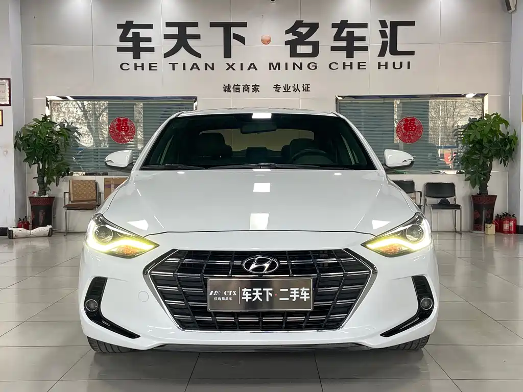 Hyundai Elantra — фото 2