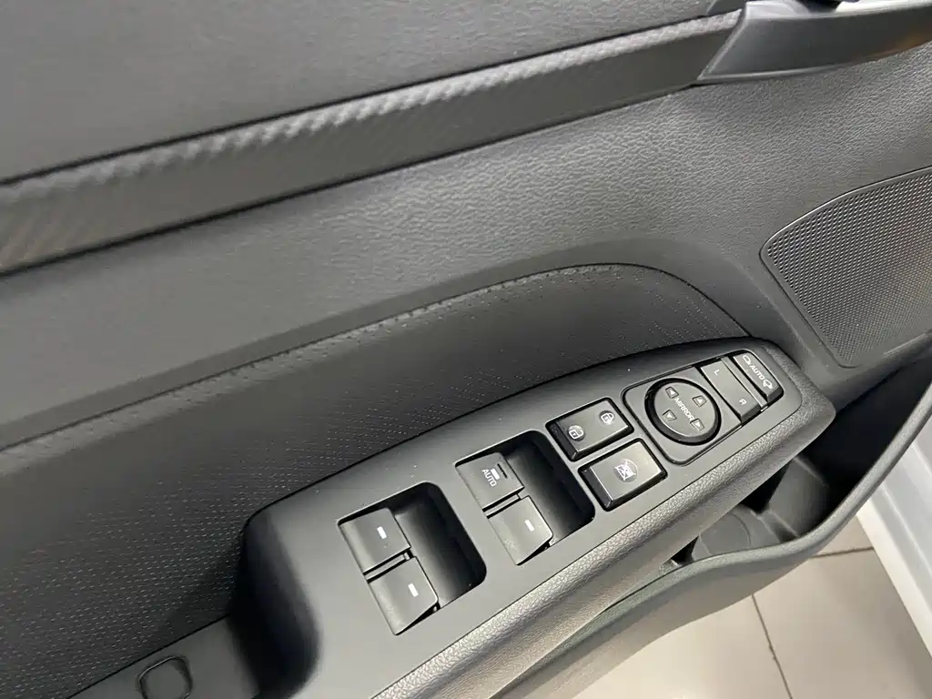 Hyundai Elantra — фото 14
