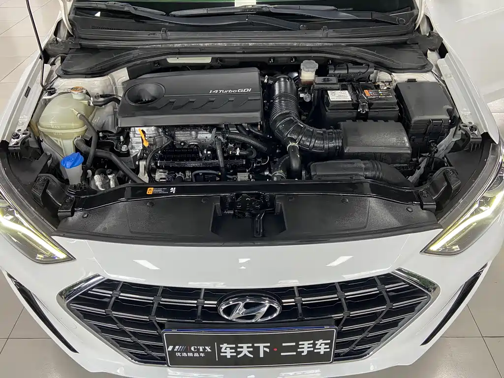 Hyundai Elantra — фото 20