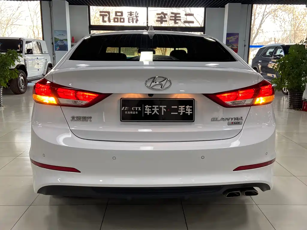 Hyundai Elantra — фото 5