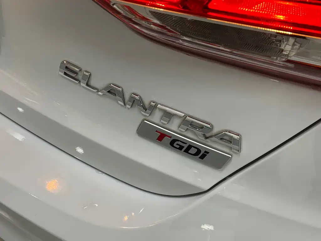Hyundai Elantra — фото 7