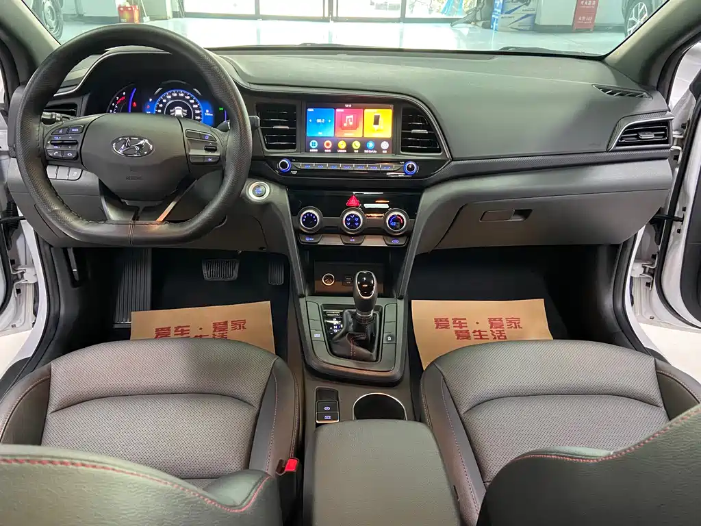 Hyundai Elantra — фото 10