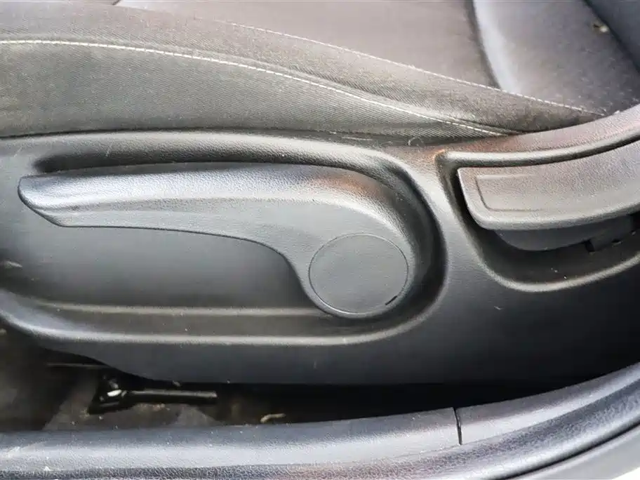 Hyundai Elantra — фото 14