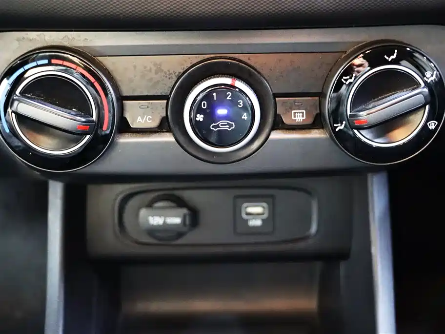 Hyundai Elantra — фото 18