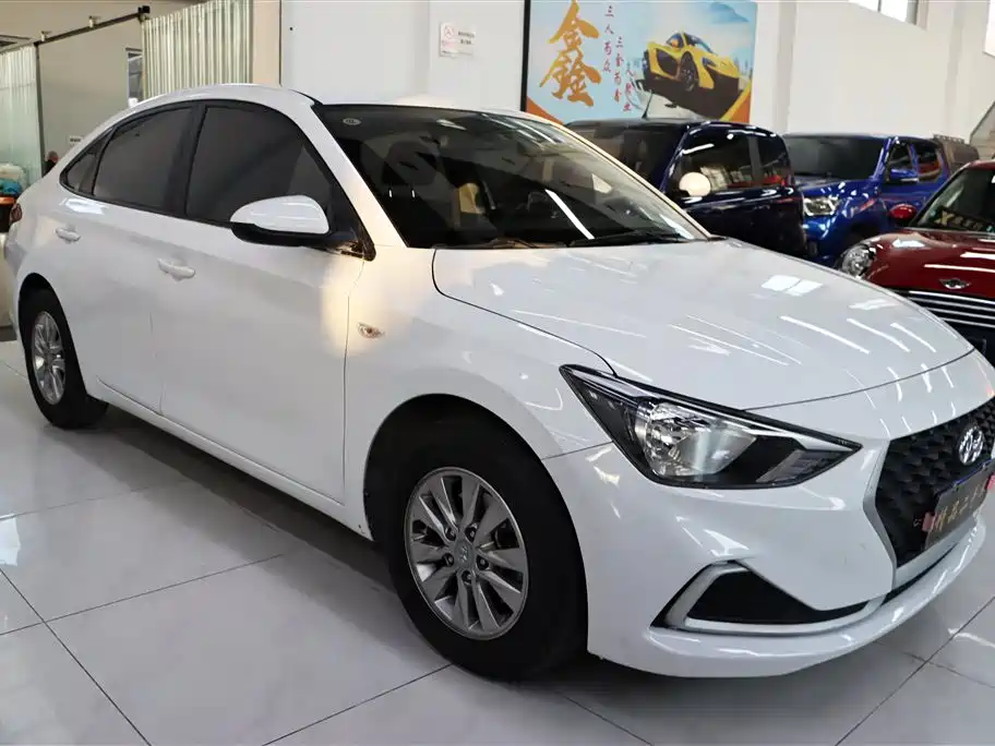 Hyundai Elantra — фото 3