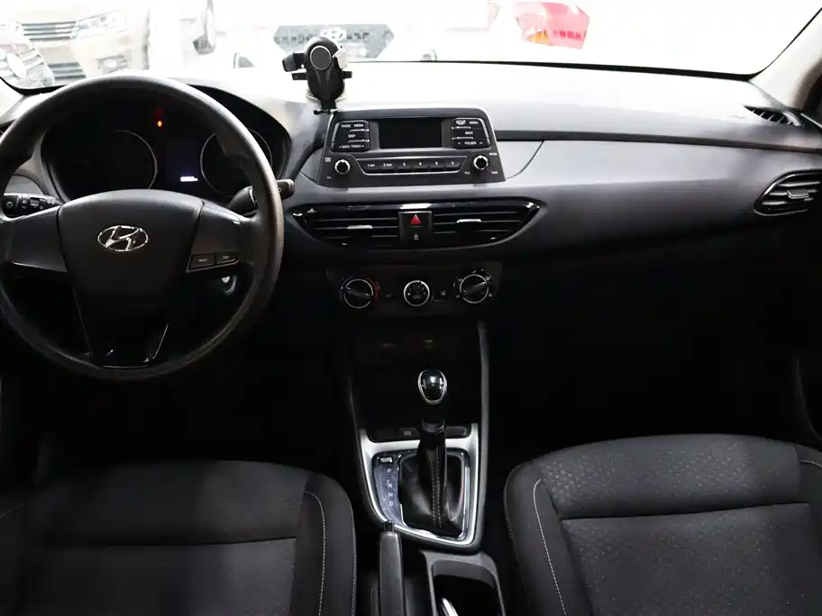 Hyundai Elantra — фото 6
