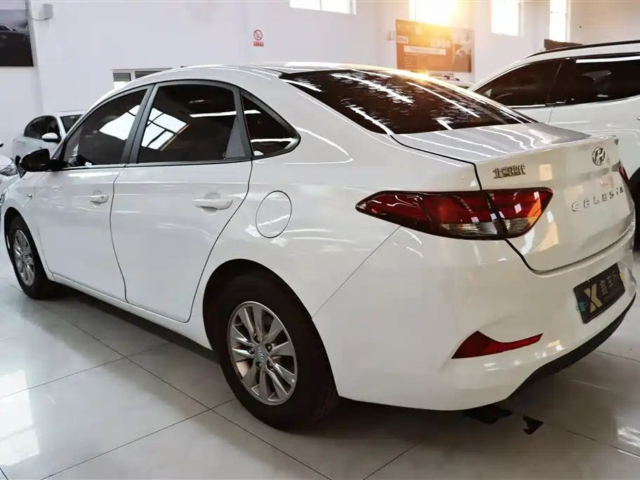 Hyundai Elantra — фото 7