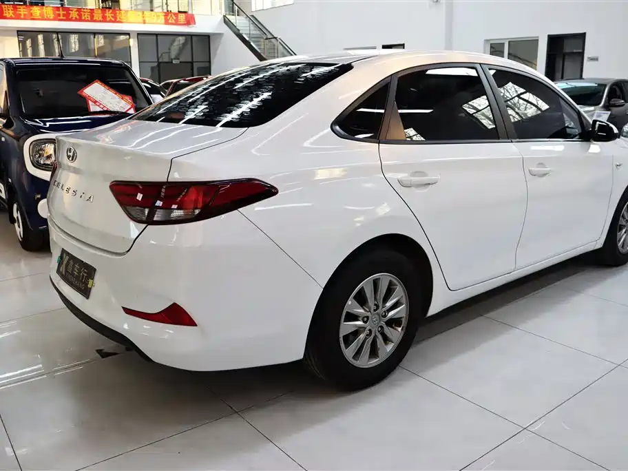 Hyundai Elantra — фото 9