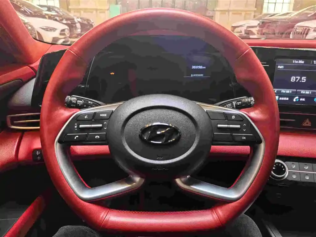 Hyundai Elantra — фото 11
