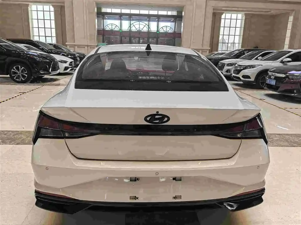 Hyundai Elantra — фото 19