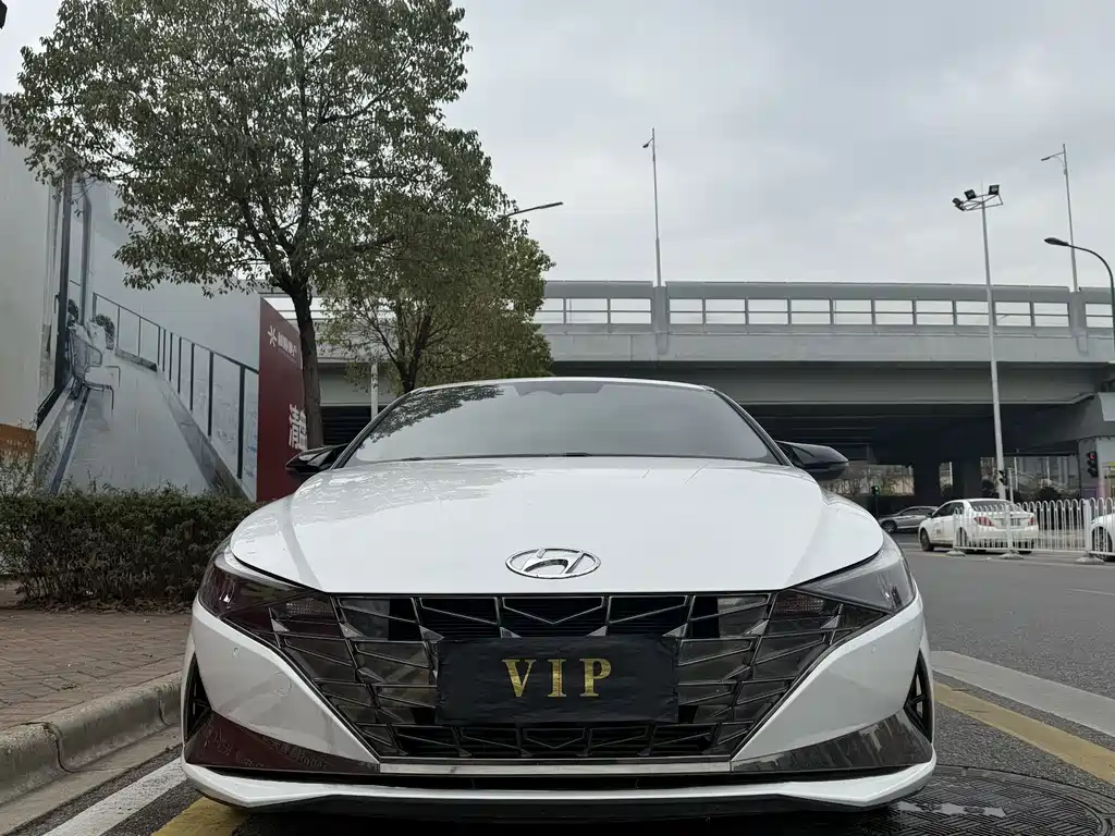 Hyundai Elantra — фото 2