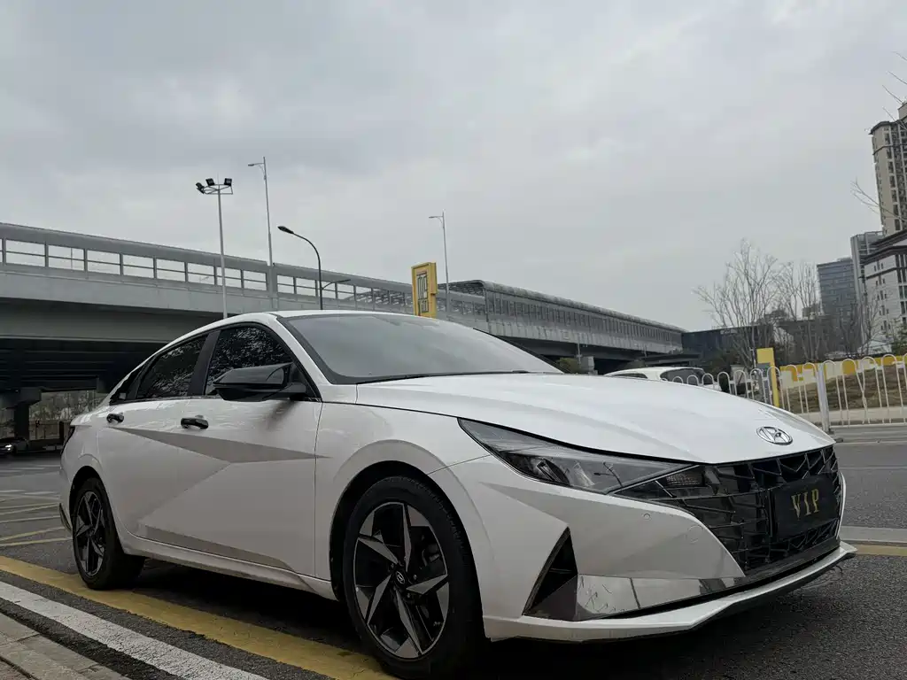 Hyundai Elantra — фото 3