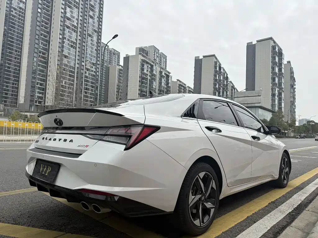Hyundai Elantra — фото 7