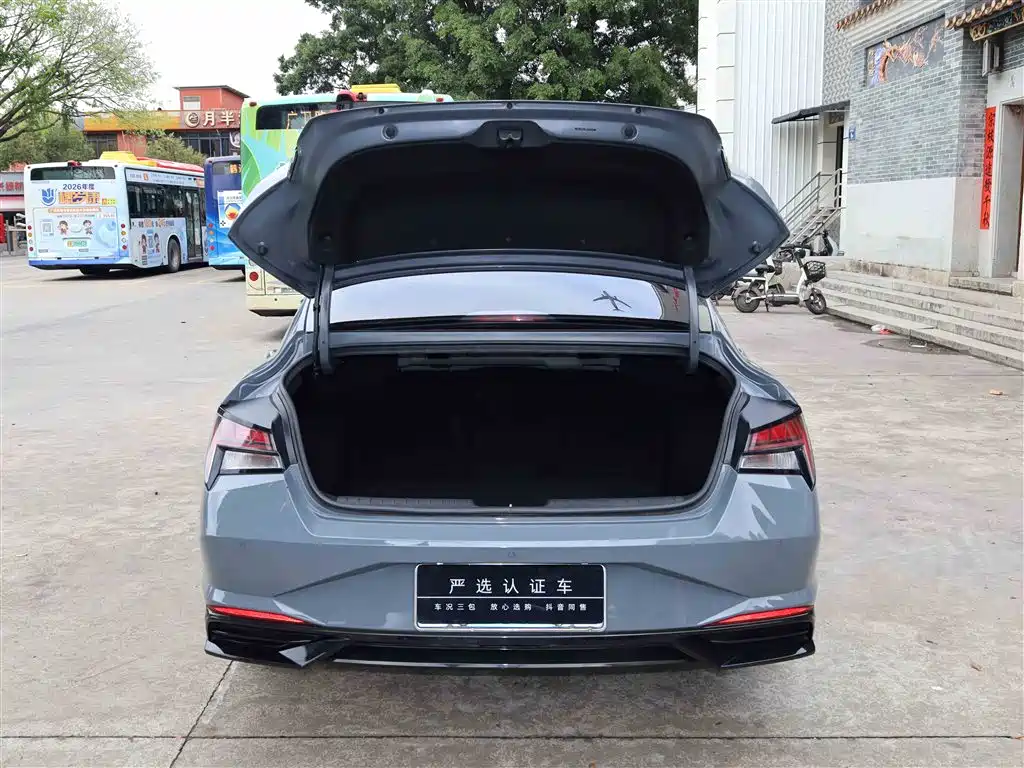 Hyundai Elantra — фото 15