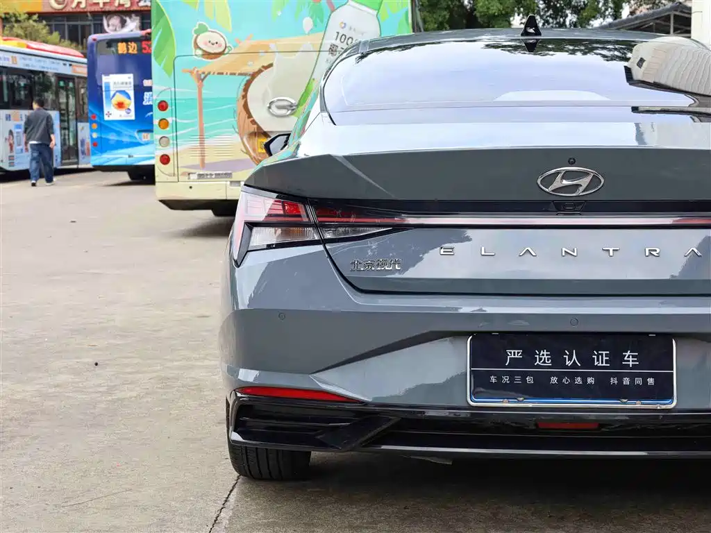 Hyundai Elantra — фото 23