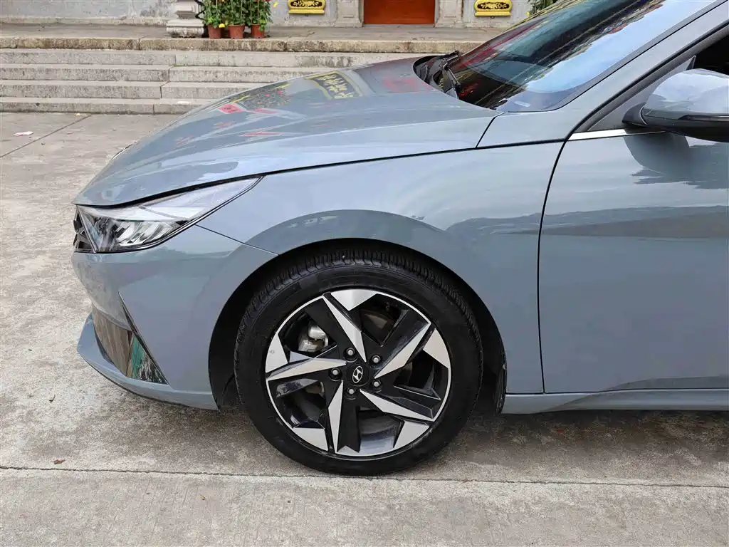 Hyundai Elantra — фото 27