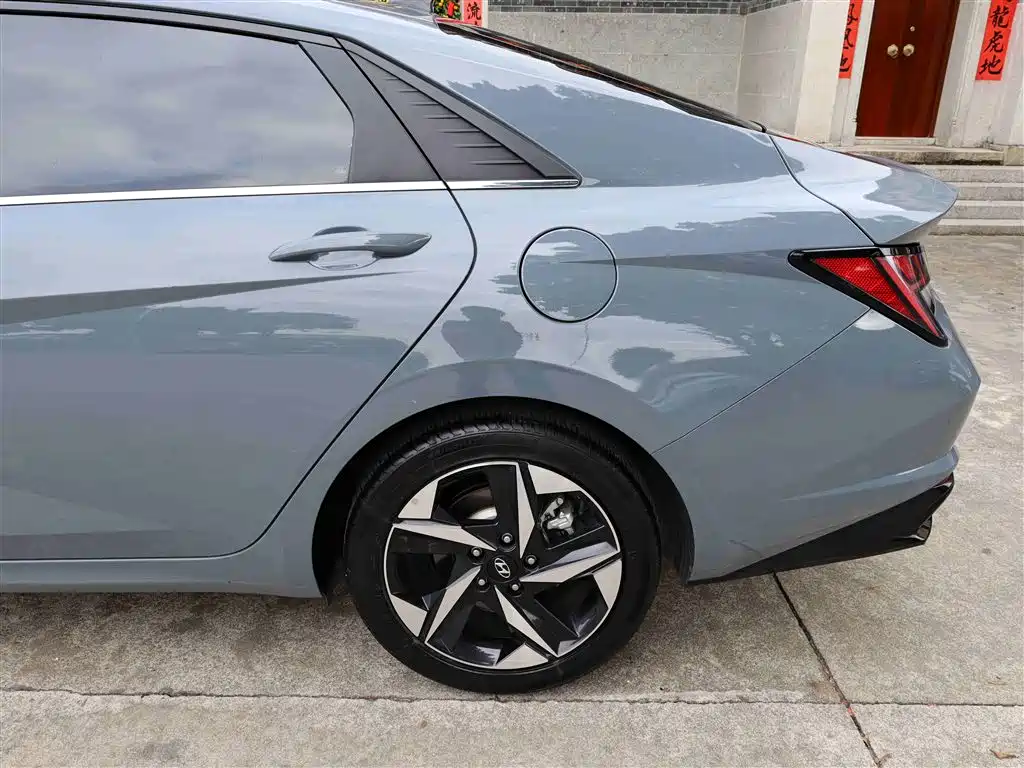 Hyundai Elantra — фото 28
