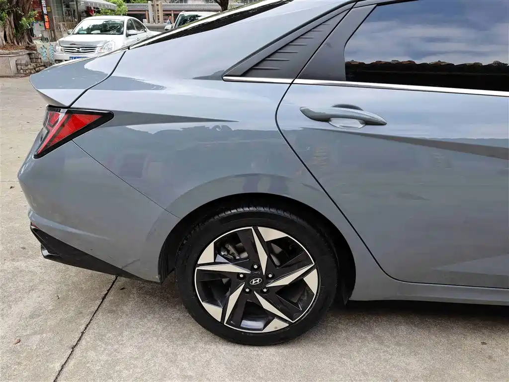 Hyundai Elantra — фото 29