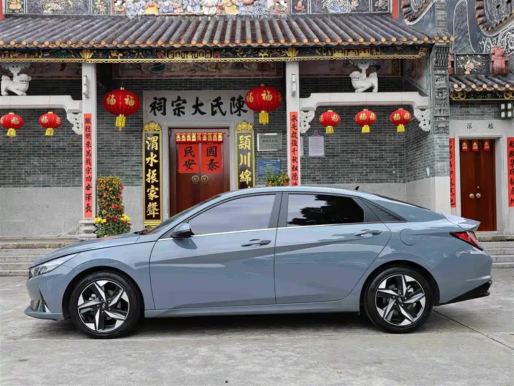 Hyundai Elantra — фото 10