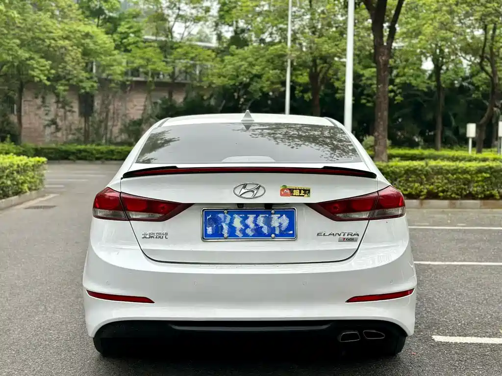 Hyundai Elantra — фото 4