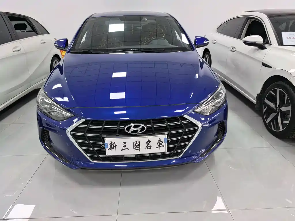 Hyundai Elantra — фото 2