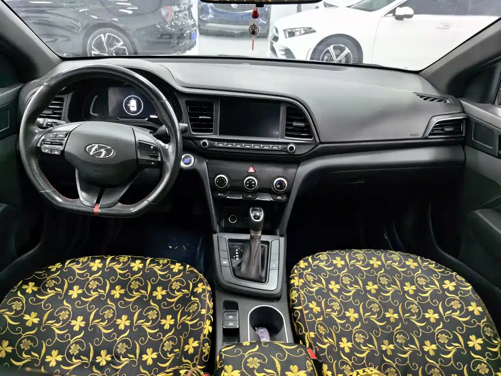 Hyundai Elantra — фото 13