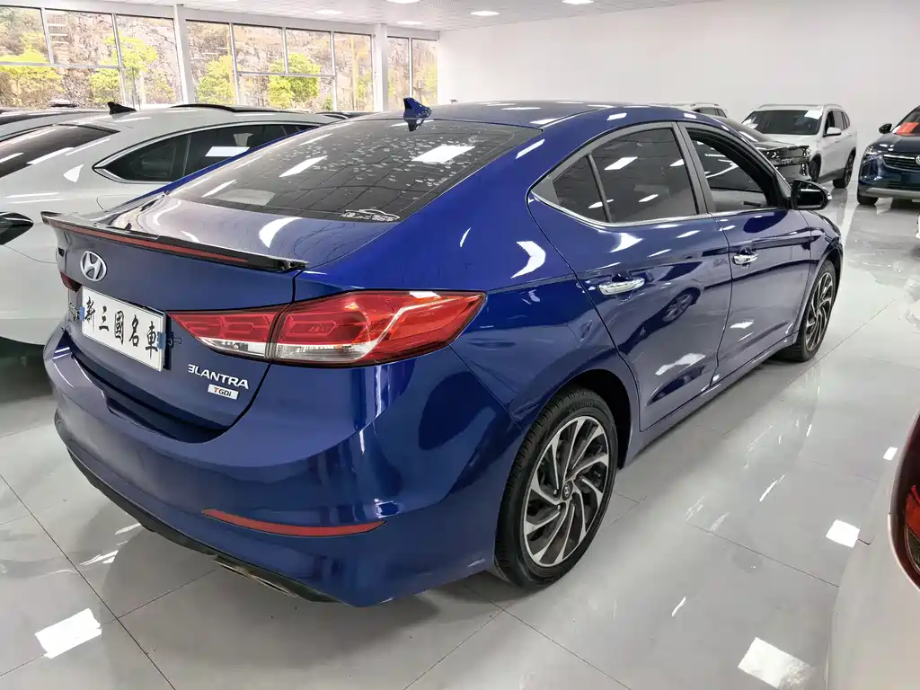 Hyundai Elantra — фото 14