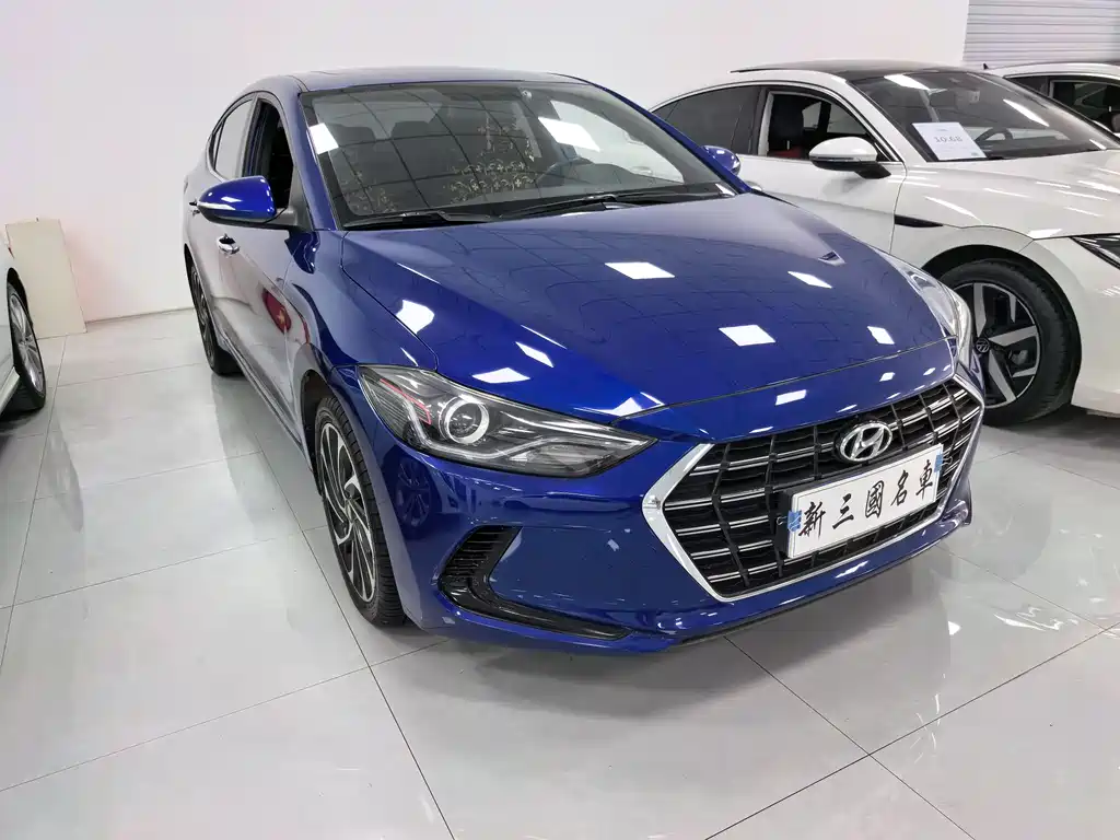Hyundai Elantra — фото 3