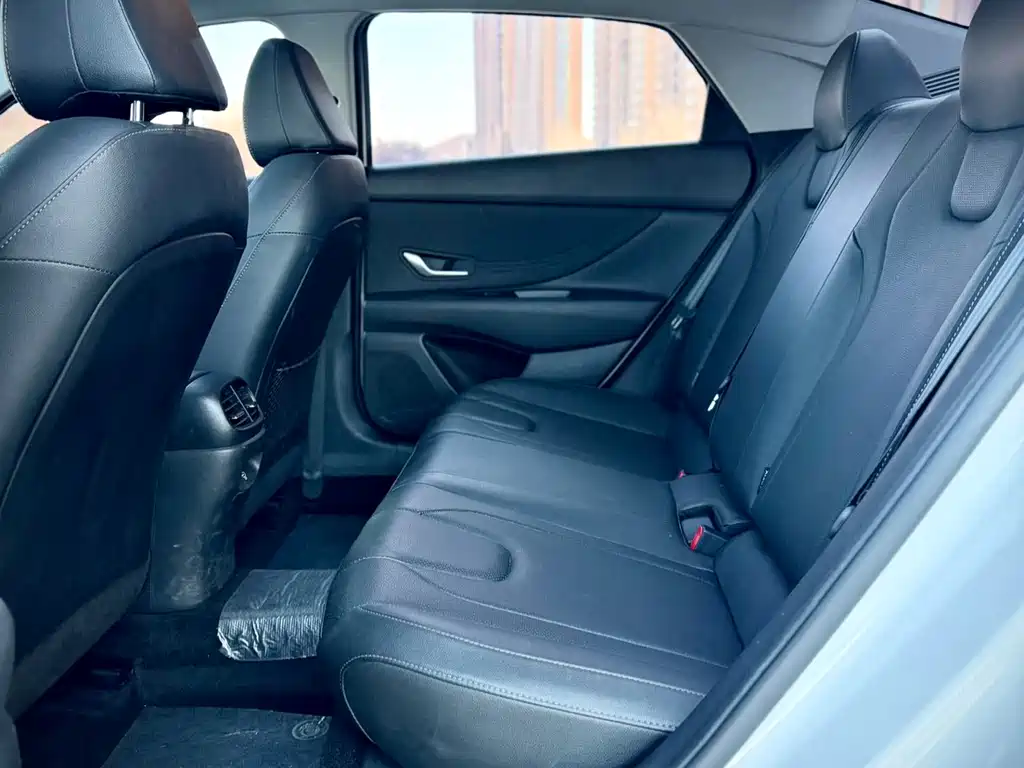 Hyundai Elantra — фото 11