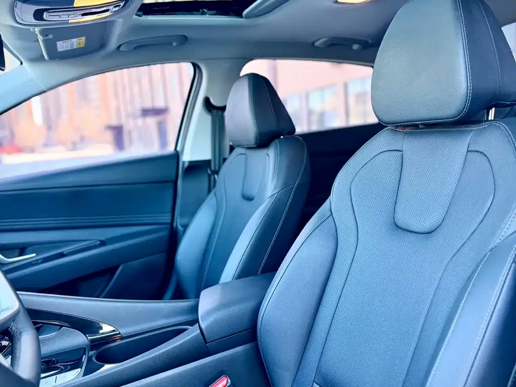 Hyundai Elantra — фото 14