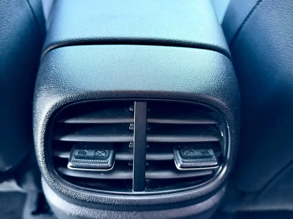 Hyundai Elantra — фото 15