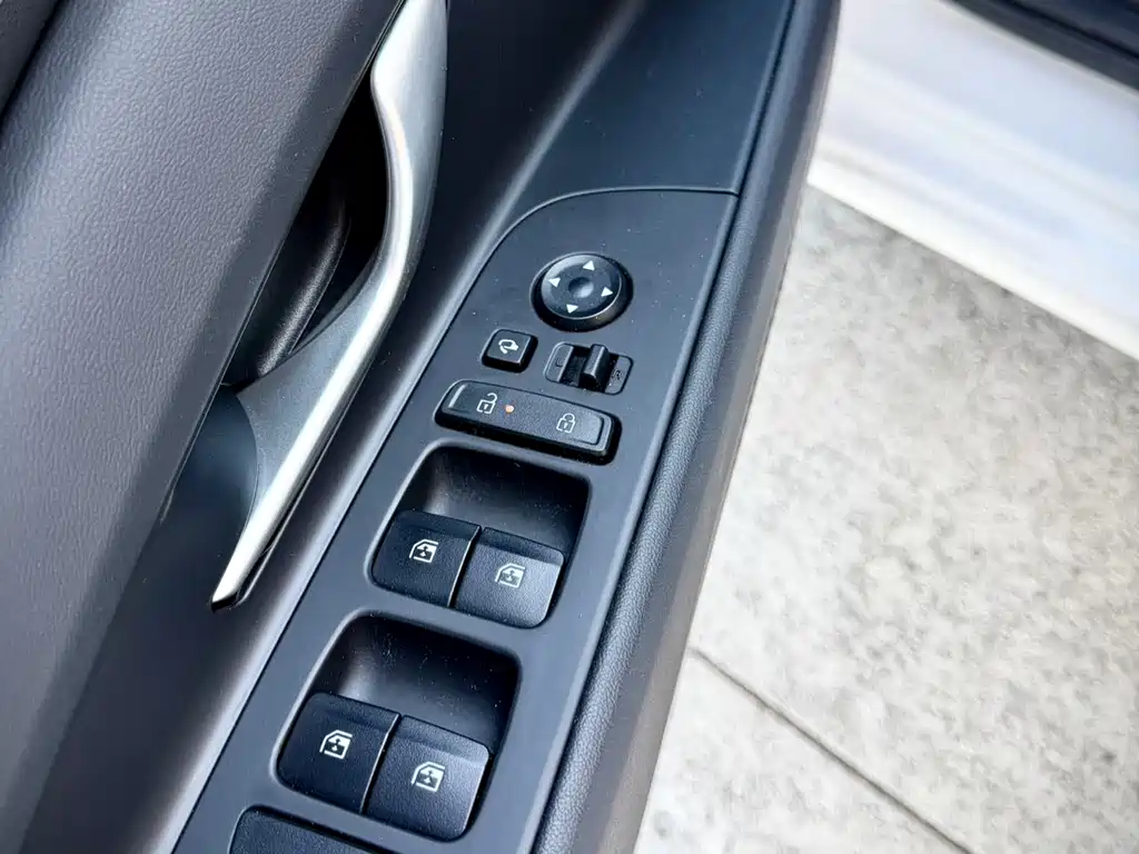 Hyundai Elantra — фото 18