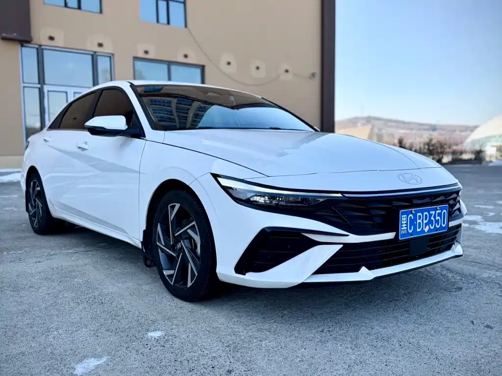 Hyundai Elantra — фото 3