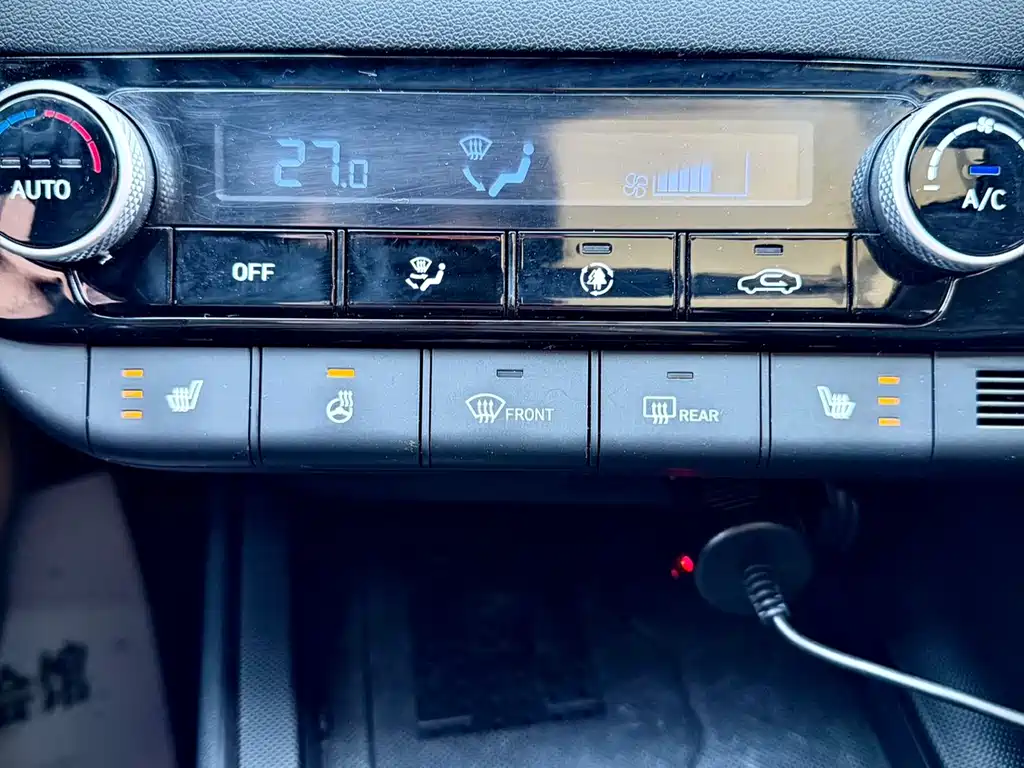 Hyundai Elantra — фото 24
