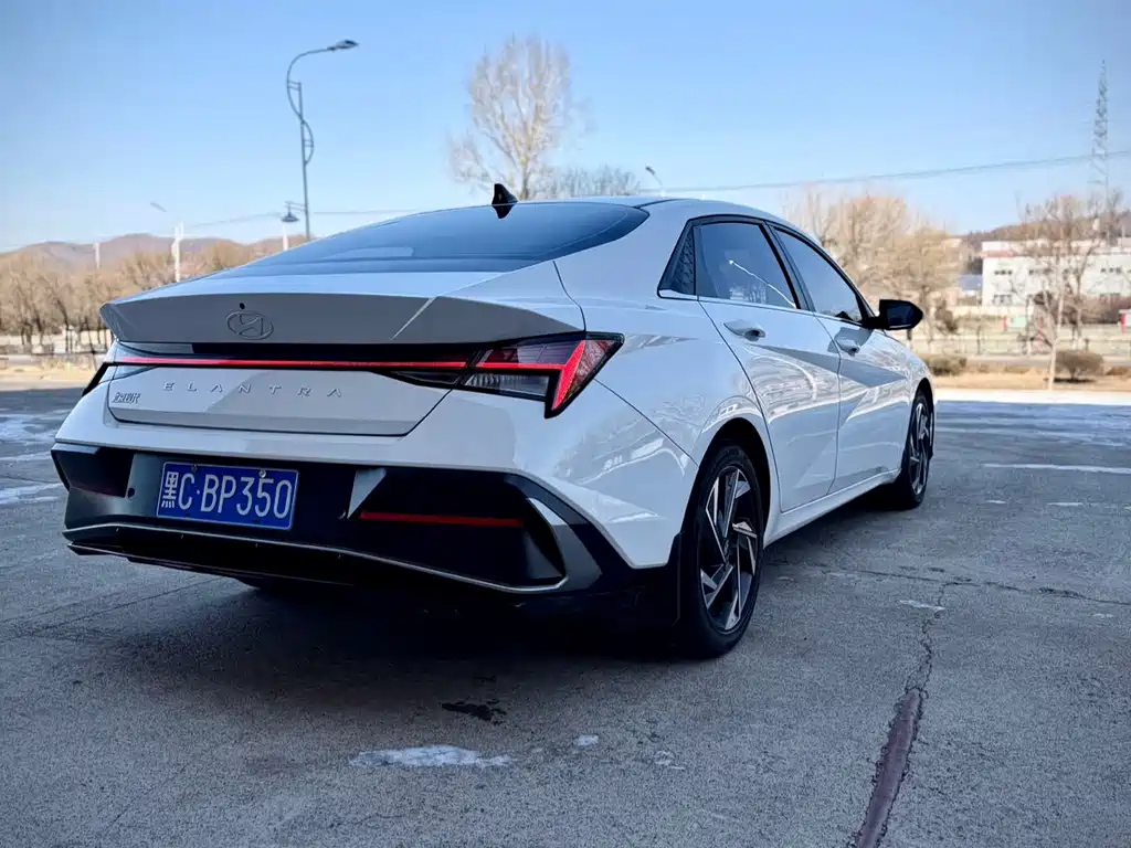 Hyundai Elantra — фото 6