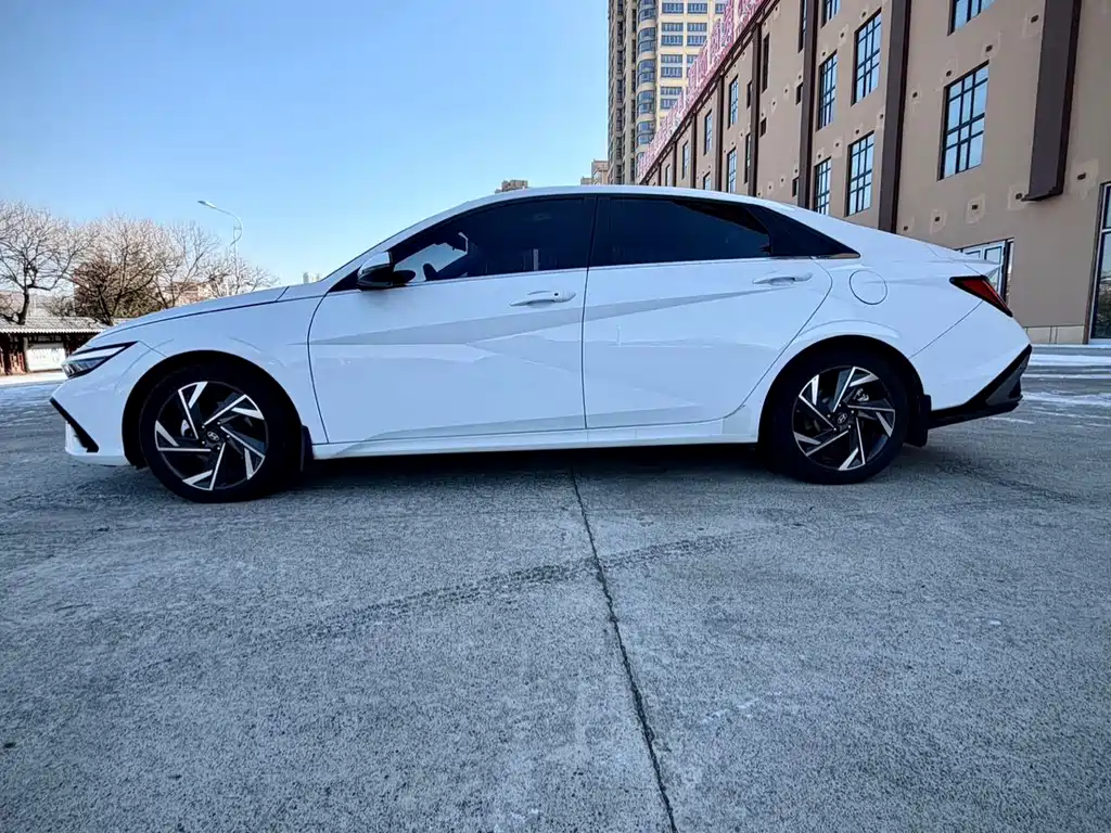 Hyundai Elantra — фото 8